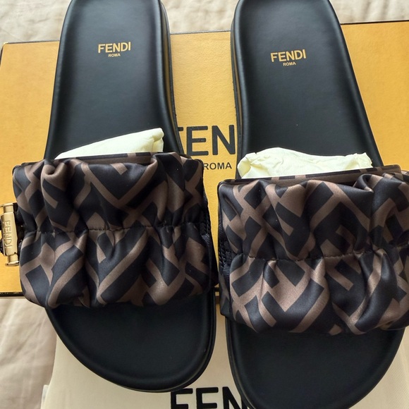 Fendi Tobacco Nero Sandals - Picture 4 of 7